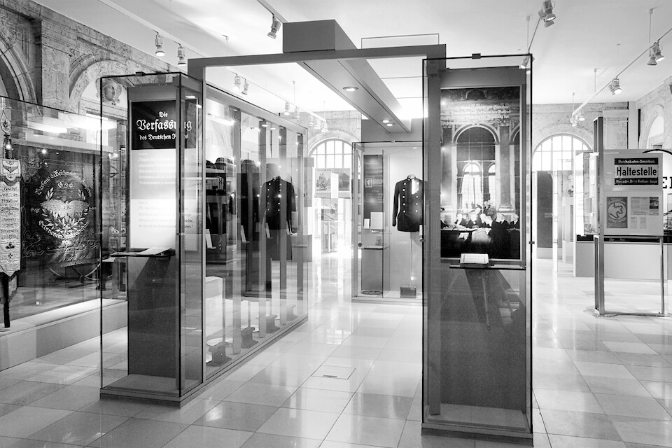 Demokratie – Diktatur – Getrennte Gleise